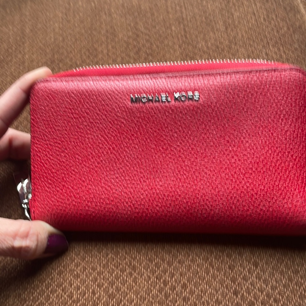MICHAEL KORS wristlet